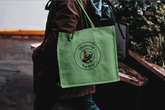 Blendbyte: Minhota na Ria Mockup de um saco de pano