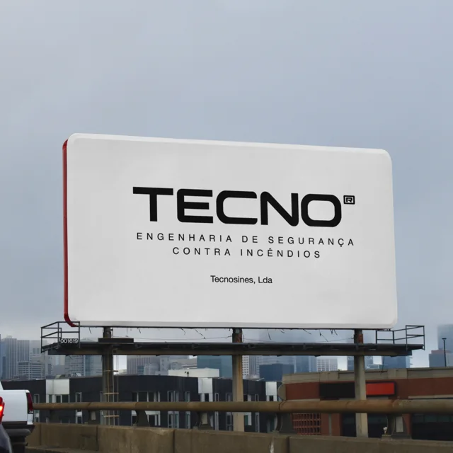 Blendbyte: Tecnosines Mockup de um Outdoor