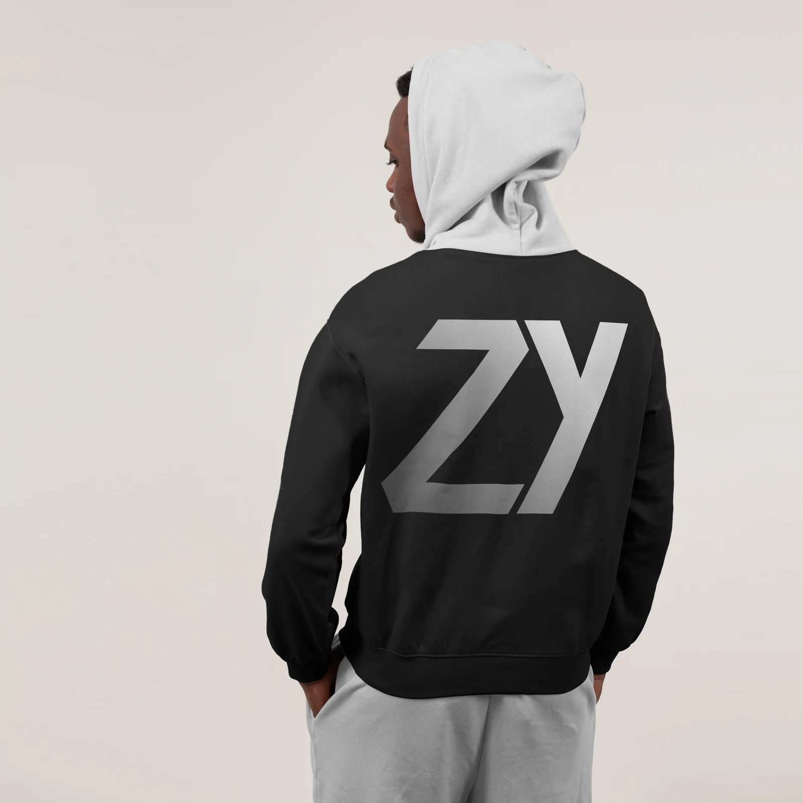 Símbolo Esportzy aplicado nas costas de uma camisola